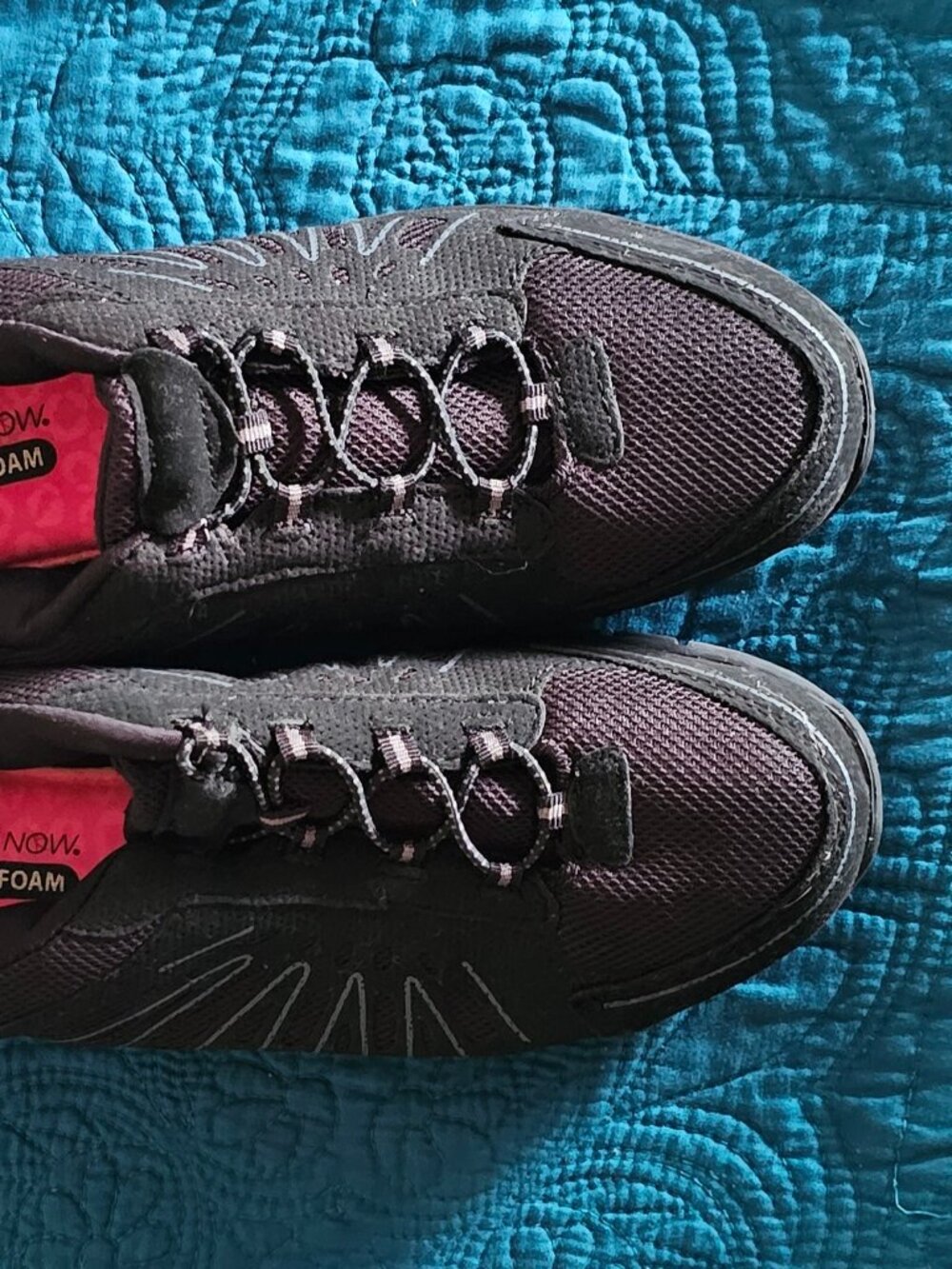 Danskin Now lightweight black athletic shoes